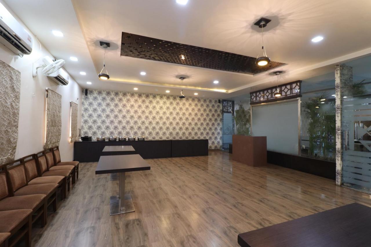 Oyo 29382 Golden Laurel Inn Deoria Extérieur photo